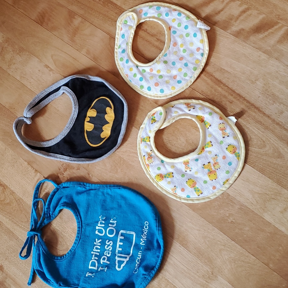 4 baby bibs